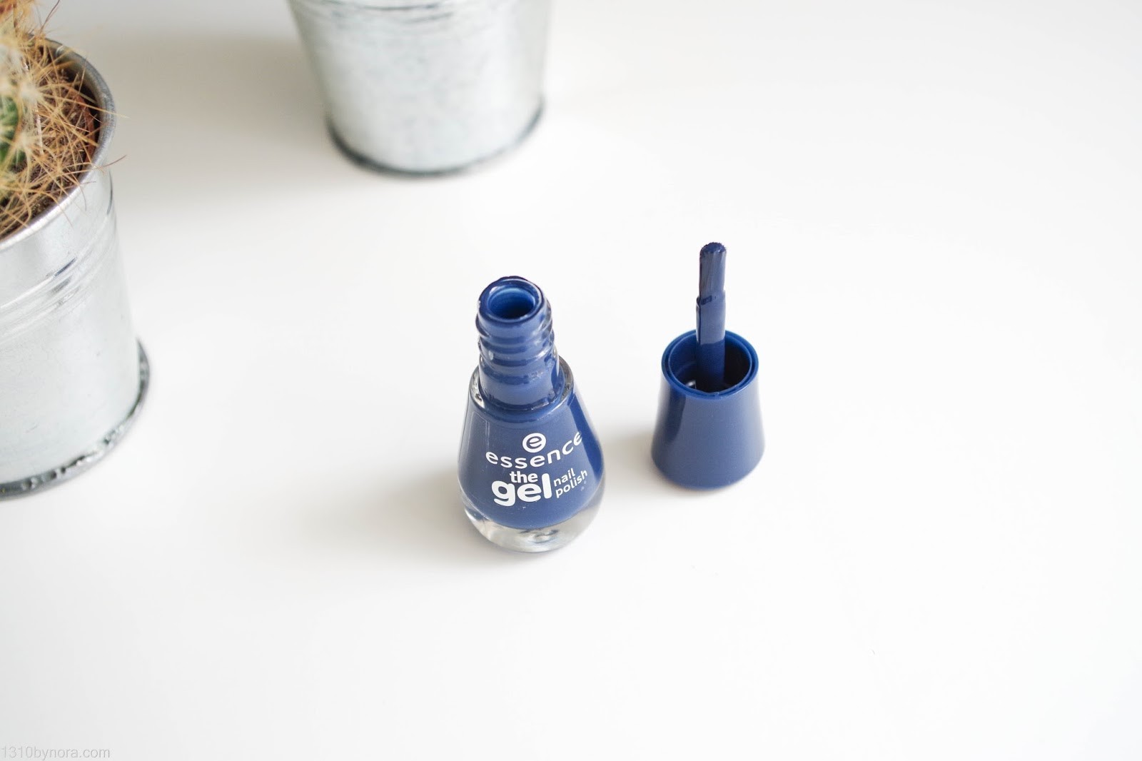 essence the gel nail polish royal blue
