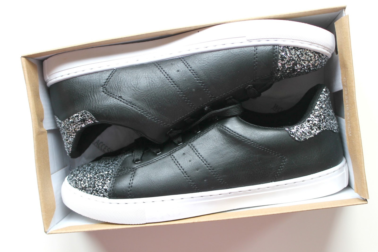 zwarte sneakers met zilveren glitters intro fashion store